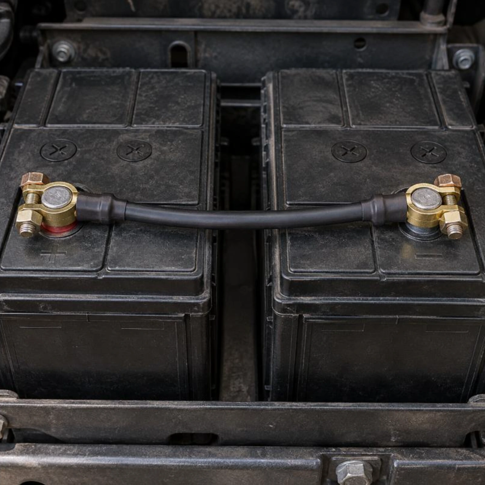 Pre-made battery joiner cable linking two batteries